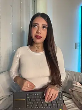 AshleyWinslow online show from April 1, 7:33 pm