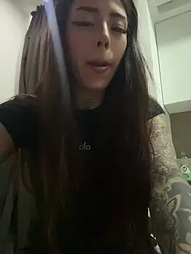 Snapshot of AshleyWinslow chatting on May 25, 8:29 pm AshleyWinslow online show from May 25, 8:29 pm