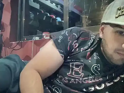 Snapshot of Bbydaddy_0 chatting on November 28, 11:21 am Bbydaddy 0 online show from November 28, 11:21 am