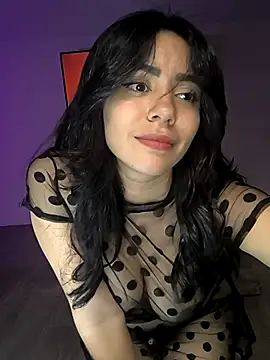 Snapshot of Sara-215 chatting on November 27, 4:24 am Sara-215 online show from November 27, 4:24 am