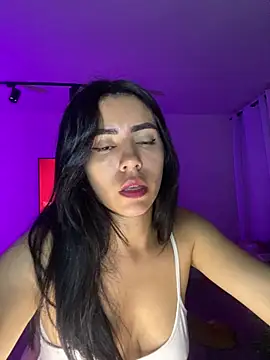 Snapshot of Sara-215 chatting on November 20, 5:08 am Sara-215 online show from November 20, 5:08 am