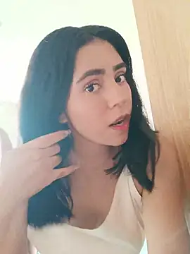 Snapshot of Sara-215 chatting on May 21, 1:41 pm Sara-215 online show from May 21, 1:41 pm