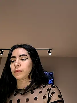 Snapshot of Sara-215 chatting on October 31, 1:35 am Sara-215 online show from October 31, 1:35 am