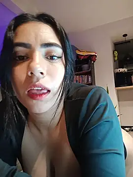 Snapshot of Sara-215 chatting on April 26, 4:21 am Sara-215 online show from April 26, 4:21 am
