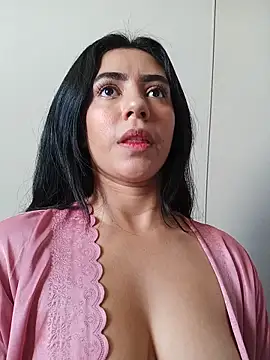 Snapshot of Sara-215 chatting on May 20, 12:46 pm Sara-215 online show from May 20, 12:46 pm