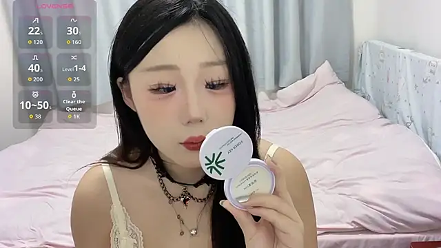 Snapshot of zhnlky chatting on October 31, 1:19 pm zhnlky online show from October 31, 1:19 pm