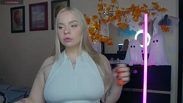 Snapshot of LisaCandy1 chatting on October 30, 7:50 am LisaCandy1 online show from October 30, 7:50 am