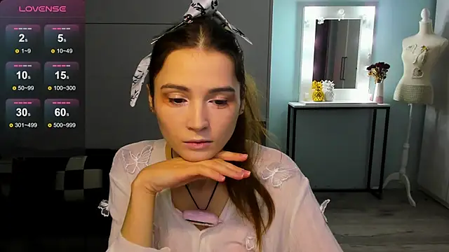 Hana Flo  online show from December 15, 2:12 pm