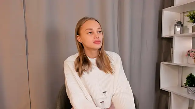 Snapshot of SlyviaCrapo chatting on October 29, 1:32 pm SlyviaCrapo online show from October 29, 1:32 pm