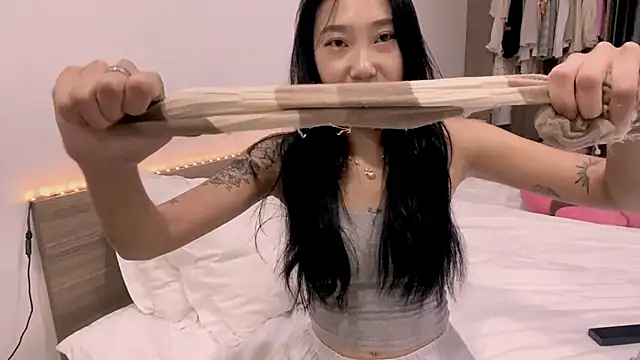 Snapshot of LizParadiz chatting on October 29, 11:31 am LizParadiz online show from October 29, 11:31 am