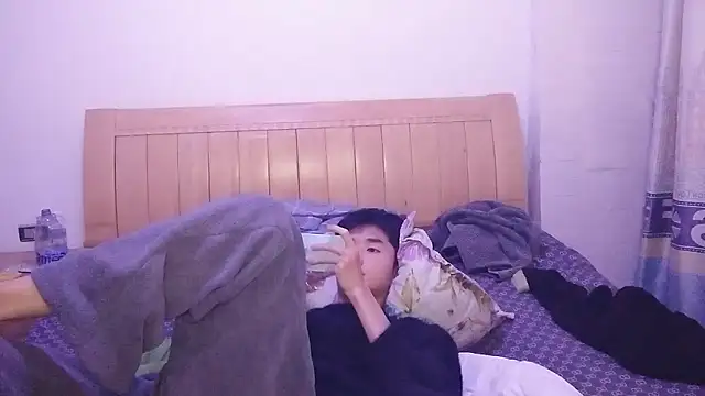 N228 online show from December 13, 8:04 pm