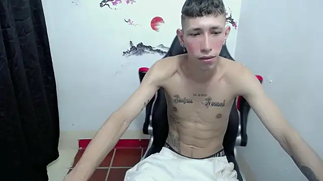 Snapshot of The_latin_boy chatting on October 28, 7:13 pm The latin boy online show from October 28, 7:13 pm