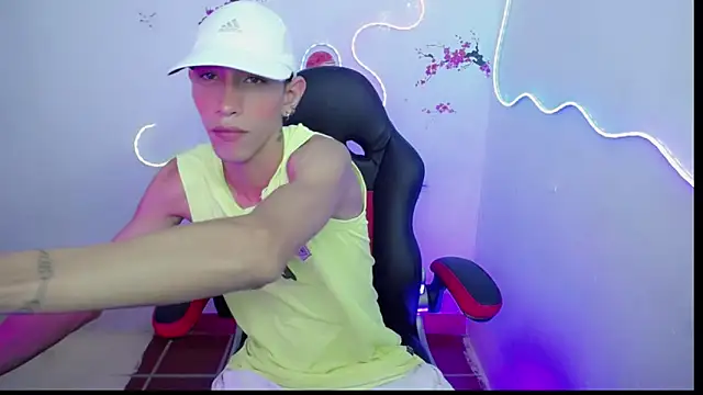 Snapshot of The_latin_boy chatting on November 20, 7:58 pm The latin boy online show from November 20, 7:58 pm