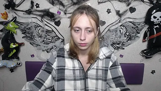 Snapshot of TracyLll chatting on November 11, 1:50 pm TracyLll online show from November 11, 1:50 pm