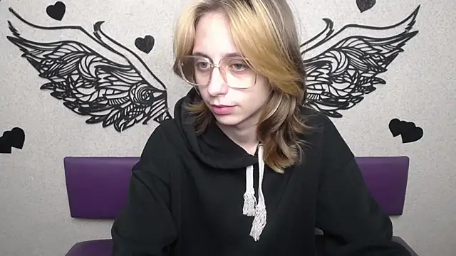 Snapshot of TracyLll chatting on November 16, 12:10 pm TracyLll online show from November 16, 12:10 pm