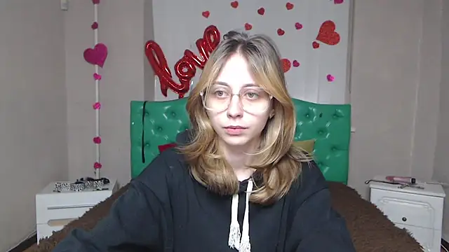 TracyLll online show from February 13, 6:02 am