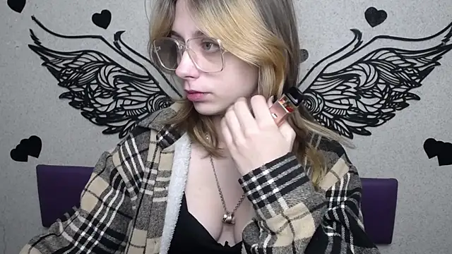 TracyLll online show from February 12, 9:31 am