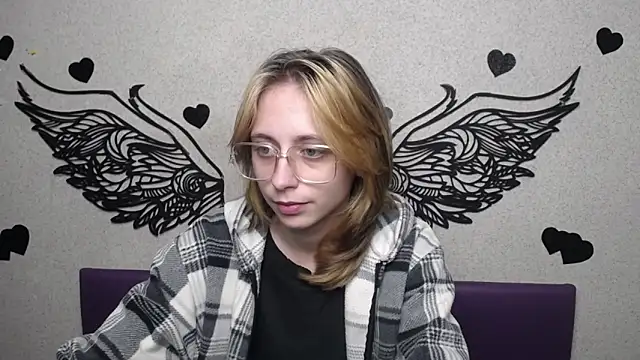 Snapshot of TracyLll chatting on November 20, 1:12 pm TracyLll online show from November 20, 1:12 pm