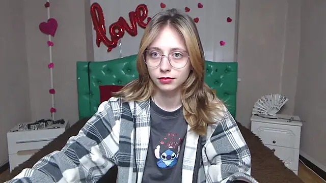 TracyLll online show from February 25, 6:13 am