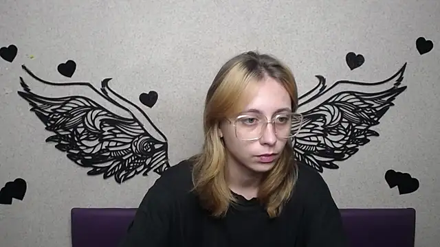 Snapshot of TracyLll chatting on November 22, 11:53 am TracyLll online show from November 22, 11:53 am