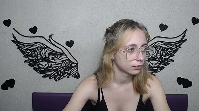 Snapshot of TracyLll chatting on November 28, 11:54 am TracyLll online show from November 28, 11:54 am