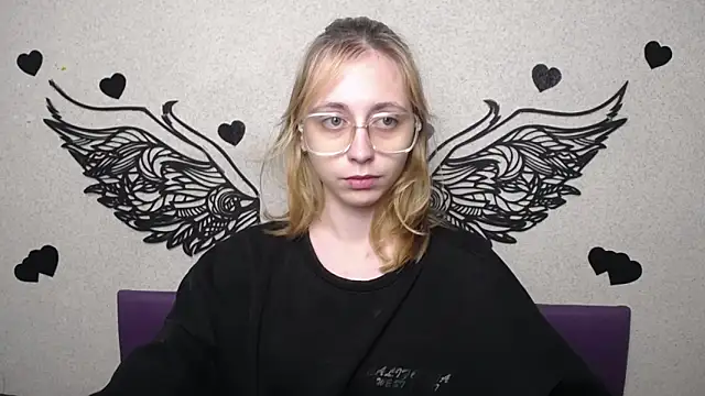 Snapshot of TracyLll chatting on November 30, 11:55 am TracyLll online show from November 30, 11:55 am