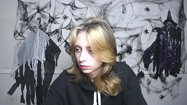 Snapshot of TracyLll chatting on November 15, 12:09 pm TracyLll online show from November 15, 12:09 pm