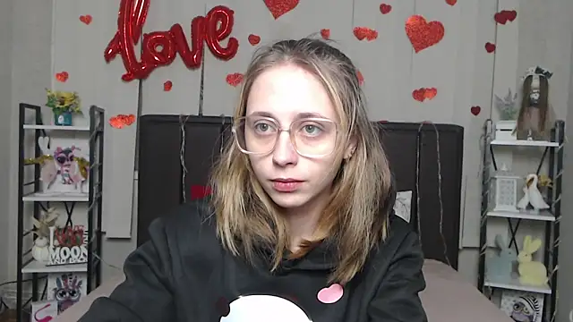 TracyLll online show from February 6, 6:09 am