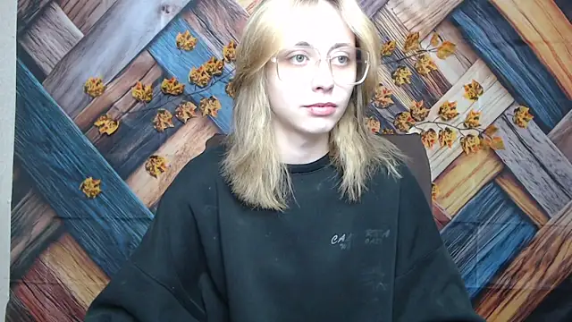 Snapshot of TracyLll chatting on November 27, 1:00 pm TracyLll online show from November 27, 1:00 pm