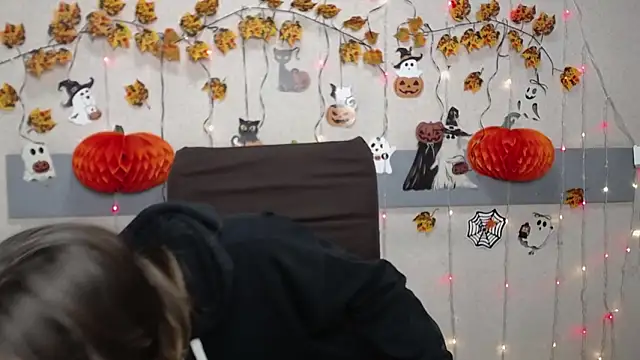 Snapshot of TracyLll chatting on November 3, 11:58 am TracyLll online show from November 3, 11:58 am