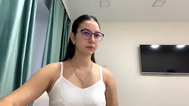 Snapshot of Allisgree chatting on November 10, 7:13 am Allisgree online show from November 10, 7:13 am