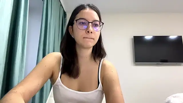 Snapshot of Allisgree chatting on November 18, 8:28 am Allisgree online show from November 18, 8:28 am