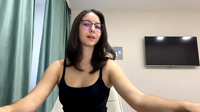 Snapshot of Allisgree chatting on December 14, 7:58 am Allisgree online show from December 14, 7:58 am