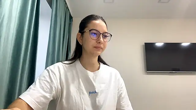 Snapshot of Allisgree chatting on November 12, 6:17 am Allisgree online show from November 12, 6:17 am