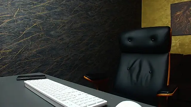 Snapshot of HayesWood chatting on November 8, 5:44 am HayesWood online show from November 8, 5:44 am