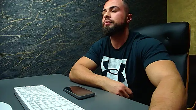 Snapshot of HayesWood chatting on November 11, 6:08 am HayesWood online show from November 11, 6:08 am