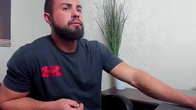 Snapshot of HayesWood chatting on November 23, 5:28 am HayesWood online show from November 23, 5:28 am