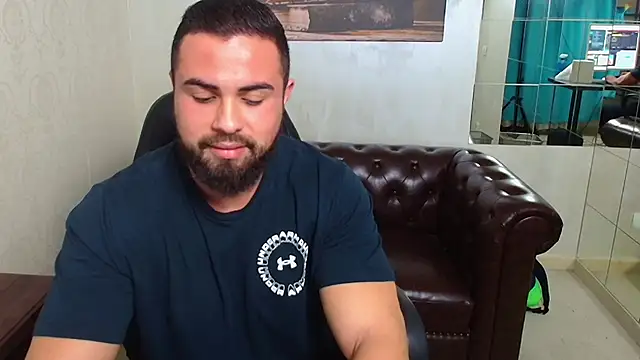 Snapshot of HayesWood chatting on December 14, 5:57 am HayesWood online show from December 14, 5:57 am