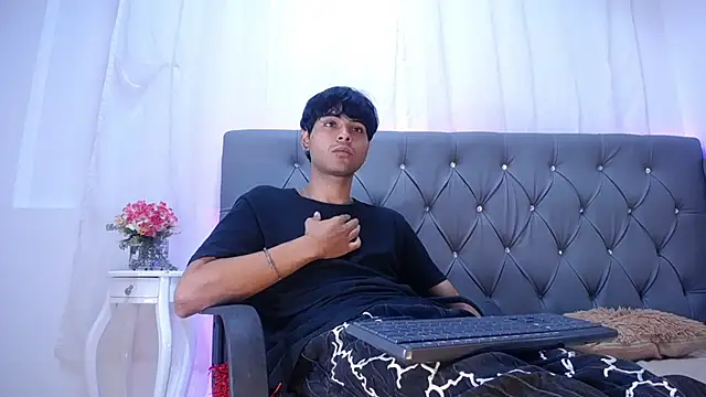 Snapshot of TonnyHawk707 chatting on October 30, 11:19 am TonnyHawk707 online show from October 30, 11:19 am