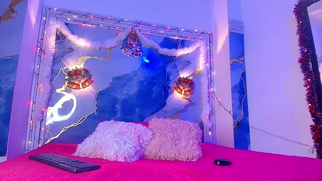 Snapshot of Girls_from_medellin chatting on December 3, 3:18 am Girls from medellin online show from December 3, 3:18 am