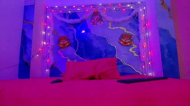 Snapshot of Girls_from_medellin chatting on December 2, 3:07 am Girls from medellin online show from December 2, 3:07 am