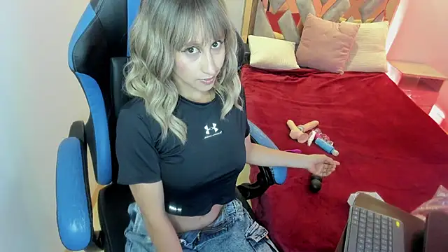 Snapshot of Julietta01 chatting on November 23, 3:16 am Julietta01 online show from November 23, 3:16 am