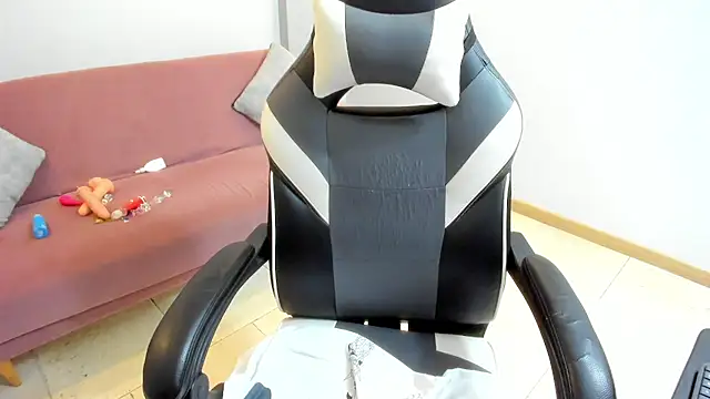 Snapshot of Julietta01 chatting on November 8, 3:10 am Julietta01 online show from November 8, 3:10 am