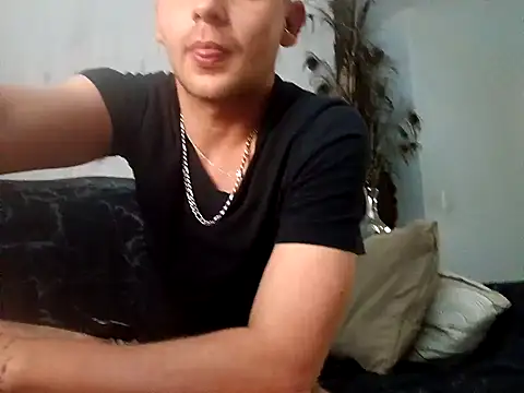 THOMMONSTER5299 online show from December 5, 2:00 am