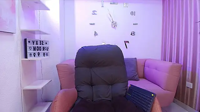 KamyGlam online show from December 13, 8:04 pm