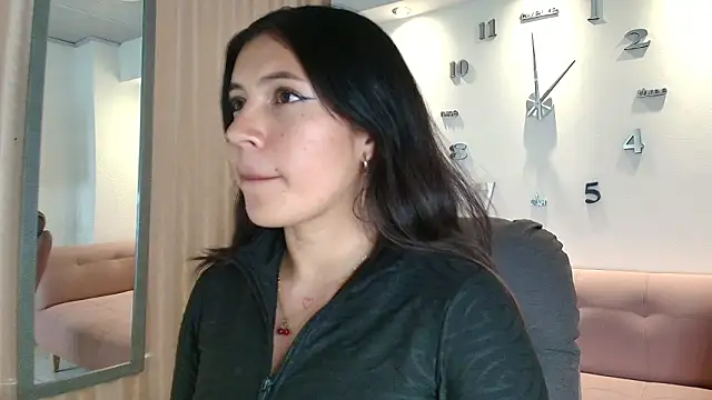 KamyGlam online show from February 8, 8:06 pm