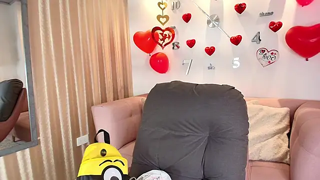 KamyGlam online show from February 27, 8:08 pm