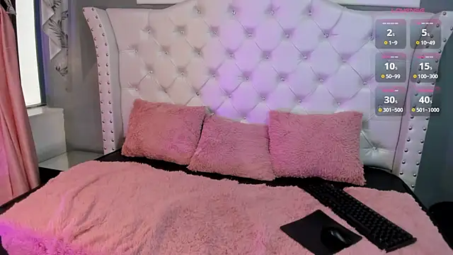 Cristinawhite online show from December 15, 7:52 pm