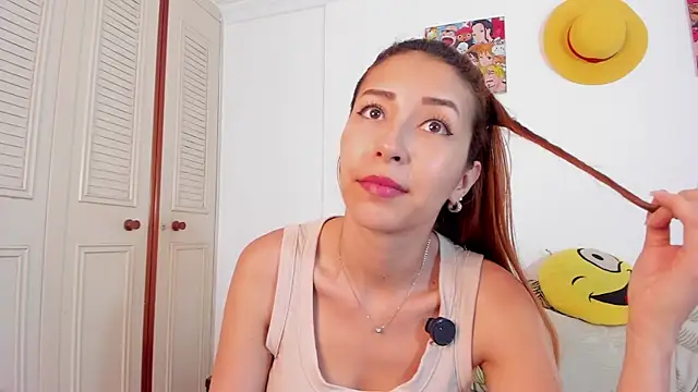 julialex  online show from December 3, 8:52 pm