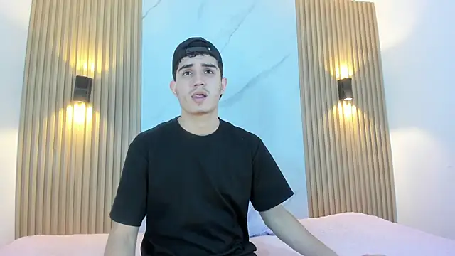 Snapshot of alejo_gray chatting on October 29, 3:49 am alejo gray online show from October 29, 3:49 am